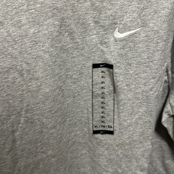Brand new Nike tshirt - Picture 4 of 4